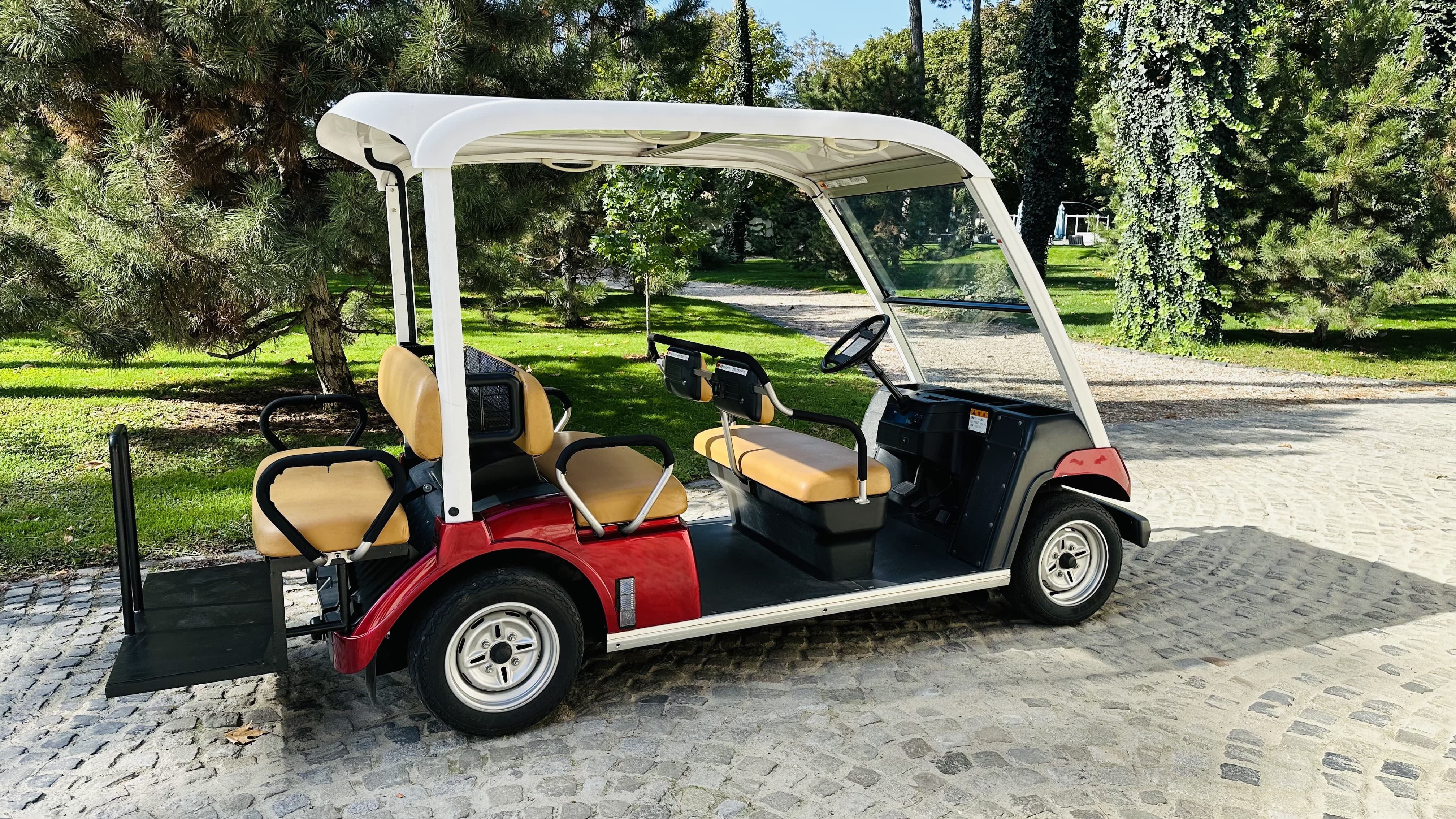 Odmor s Električnim Yamaha Golf Vozila: Udobnost i Doživljaj